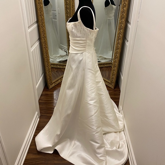 ST. PATRICK Wedding dress - Picture 2 of 7